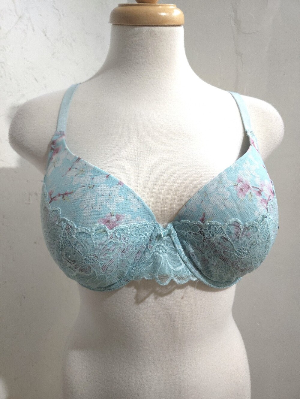 La Vie En Rose Aqua Blue Floral Lace Underwire Bra